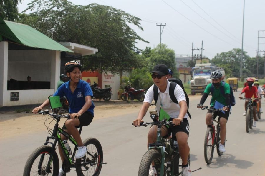 Students participate in the bicycle rally on environmental awareness organized by Livingstone Foundation International on June 8. (Photo Courtesy: LFI)